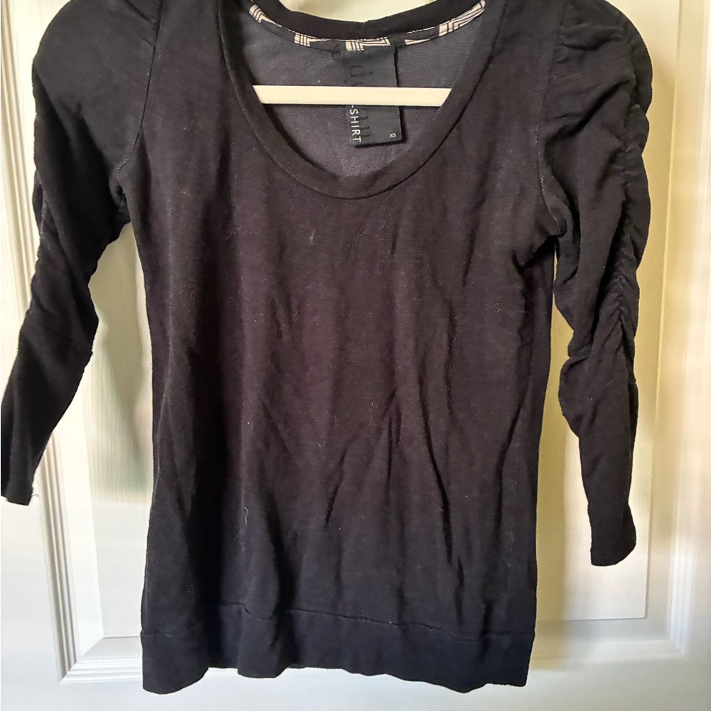 Women's Black Scoop Neck Long Sleeve Ruched Sleeve Top